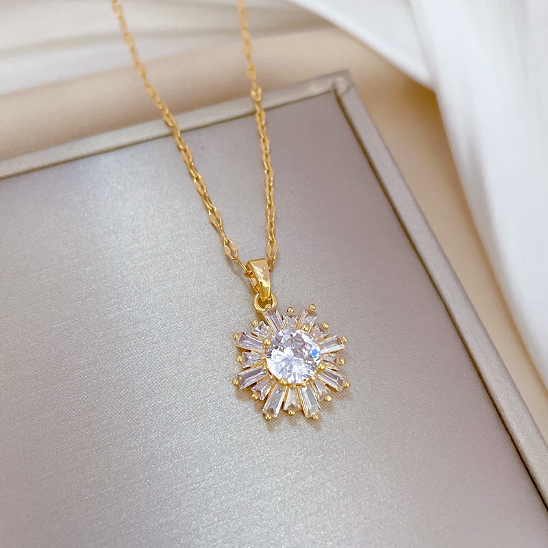 Geometric-Snowflake-Necklace-18k-gold-plated